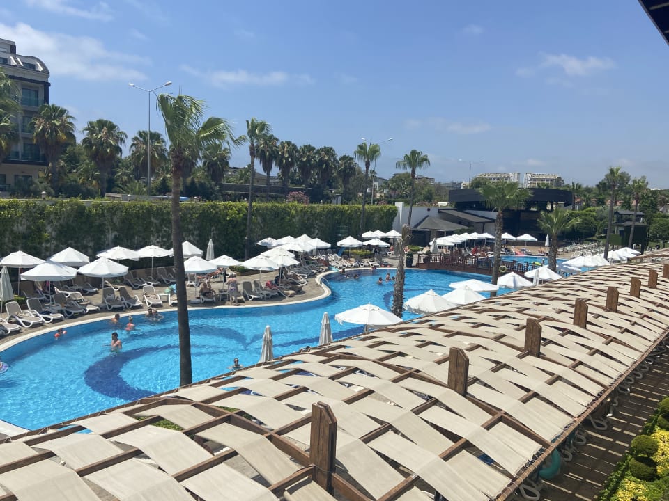 Pool Mary Hotel Side