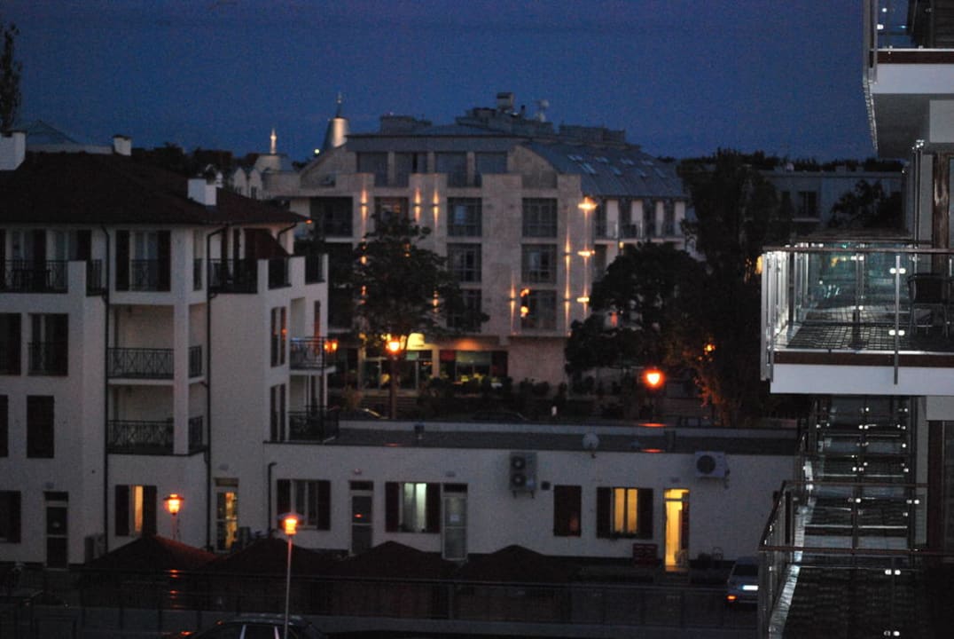 Okolica wieczorem Apartments Baltic Park Plaza