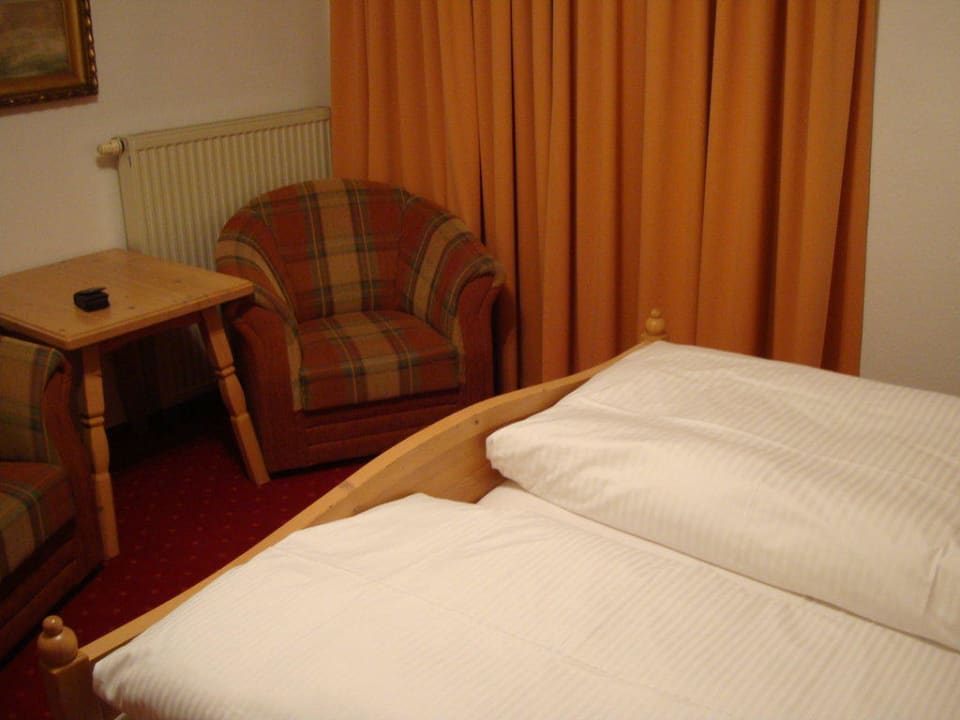 Bett mit Sessel Pension Manthei