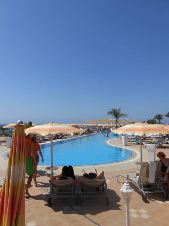 Grosser Pool Asterias Beach