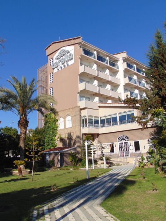 Seitlicher Blick zum Hotel Seaden Corolla Hotel