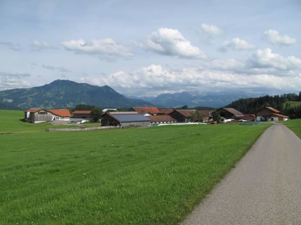 Blick auf Obereinharz in der Bildmitte der Hof Ferienhof Baldauf