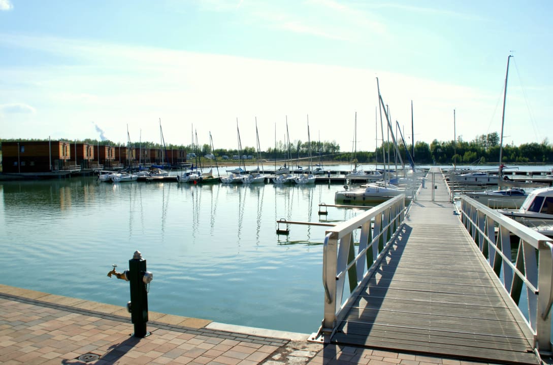 Blick zum Hafen LAGOVIDA Ferienresort am Störmthaler See