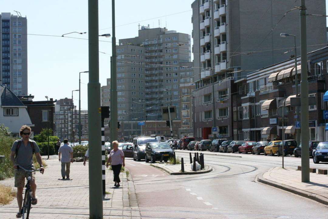Strasse zwischen Hotel und Strand Hotel Duinzicht Duinhorst