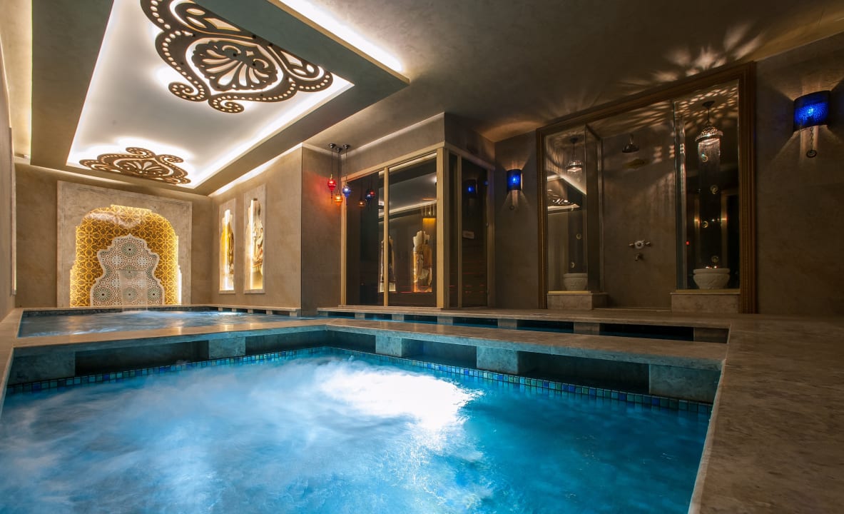 Pool Romance Istanbul Hotel