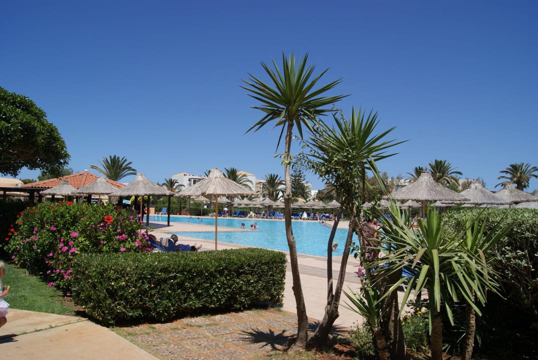 Pool mit Bar Anissa Beach & Village