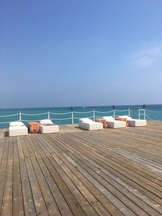 Sehr bequeme Liegebetten mit Kissen Starlight Resort Hotel