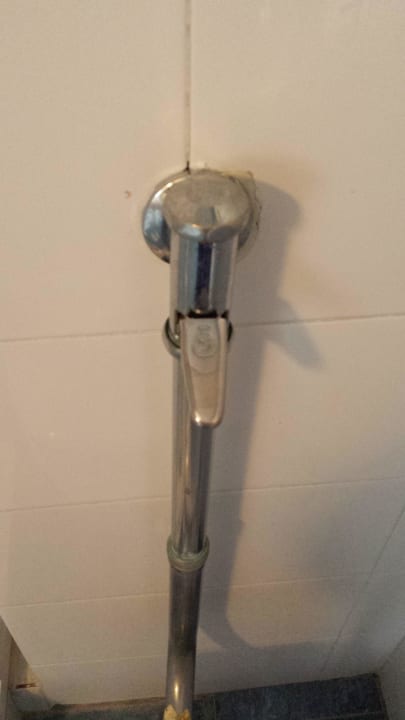 Nostalgische überlaute Toilettenspülung Ekaterini Hotel