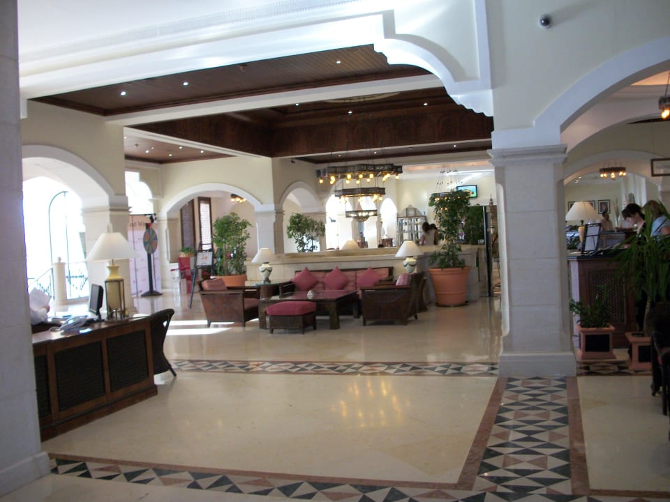 Schöne Lobby Mövenpick Resort & Spa Dead Sea