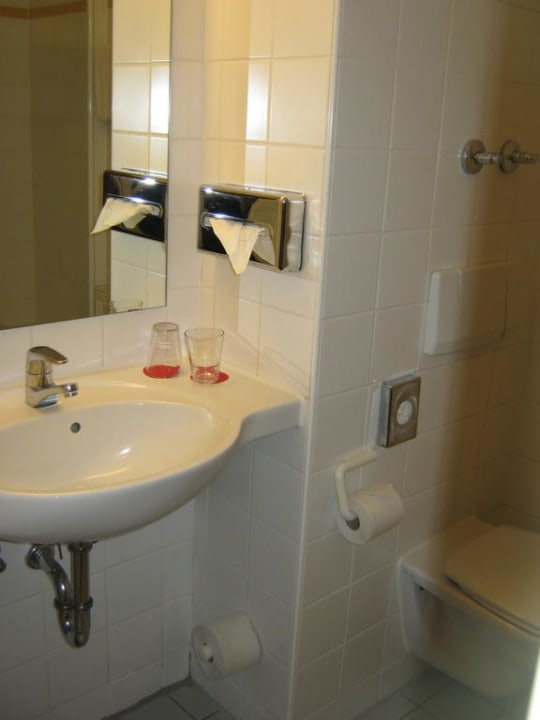 Bathroom Tryp by Wyndham Bremen Airport