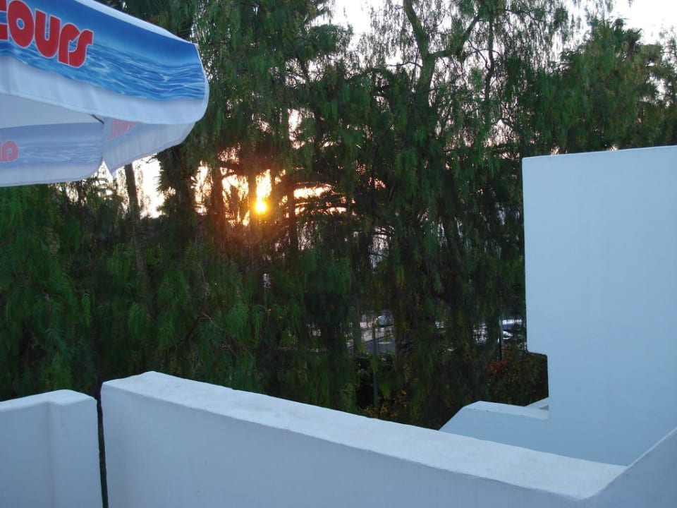Der Ausblick vom Doppelzimmer in Richtung Meer.  allsun Hotel Los Hibiscos