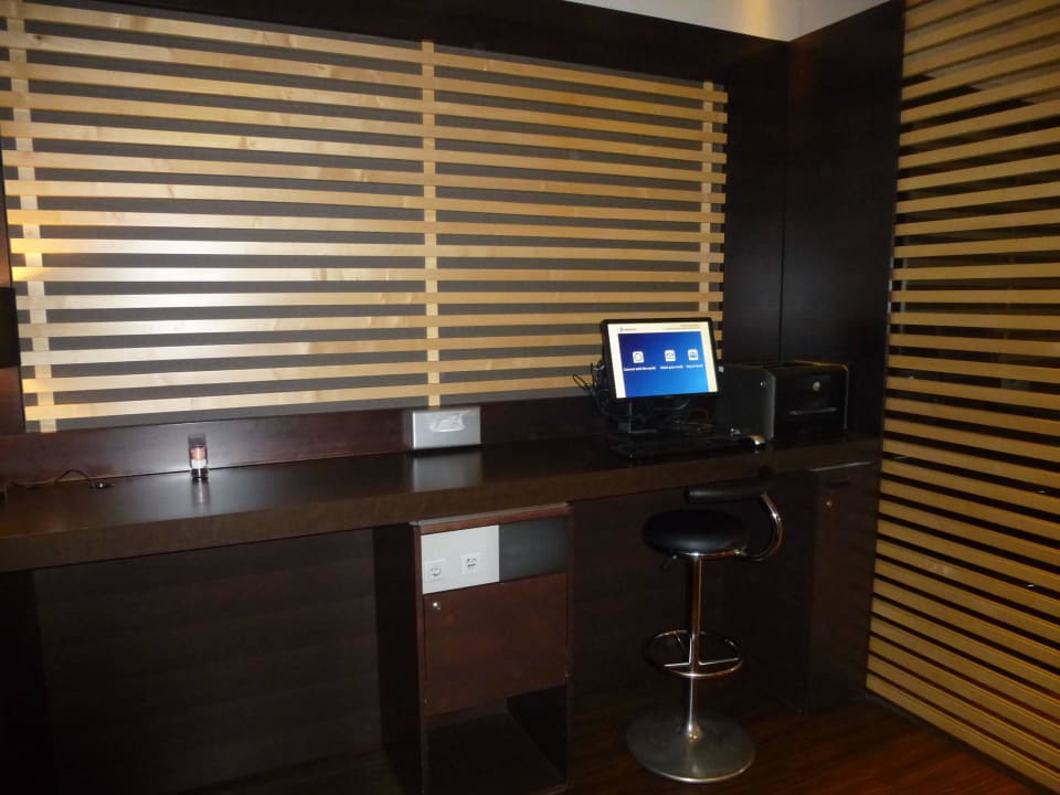 Internetterminal in der Lobby NH Frankfurt Airport West