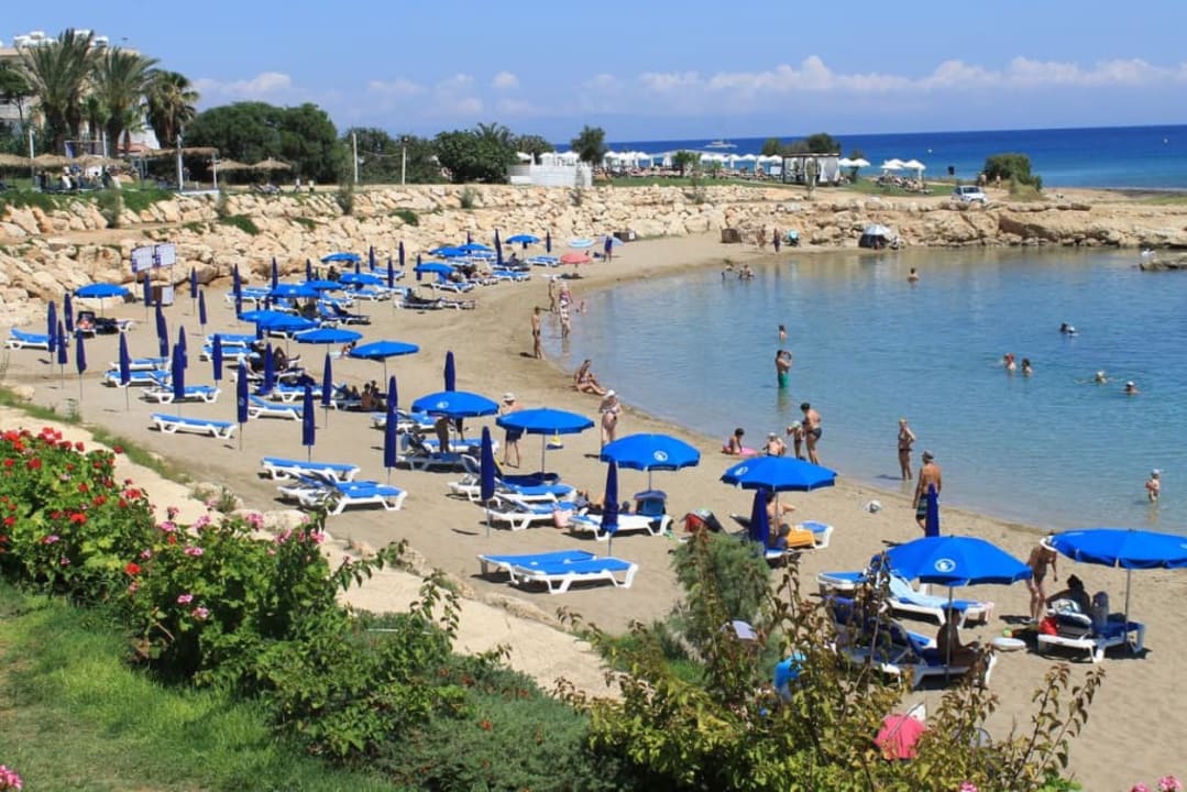 Malownicza plaża Crystal Springs Beach Hotel
