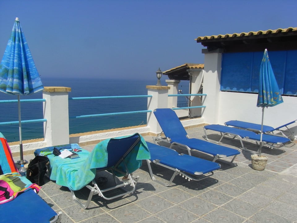 Liegen am Pool mit Meerblick Studios & Appartements Belvedere