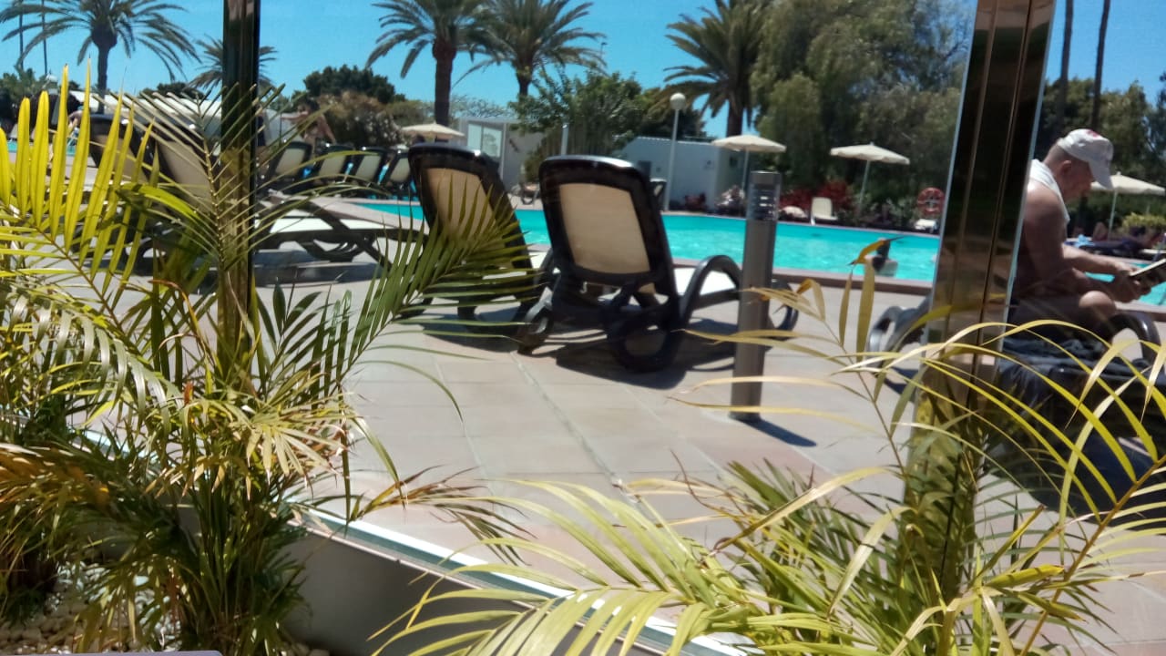 Aussicht beim Mittagessen auf den Pool Canary Garden Club