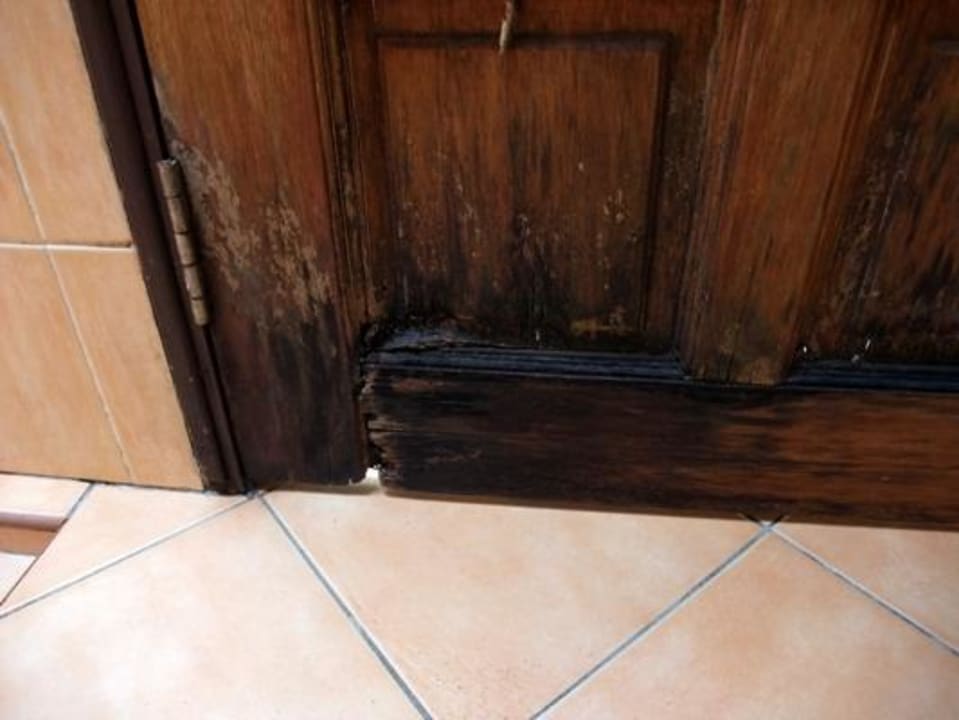 Tür im Bad Eri Maldives