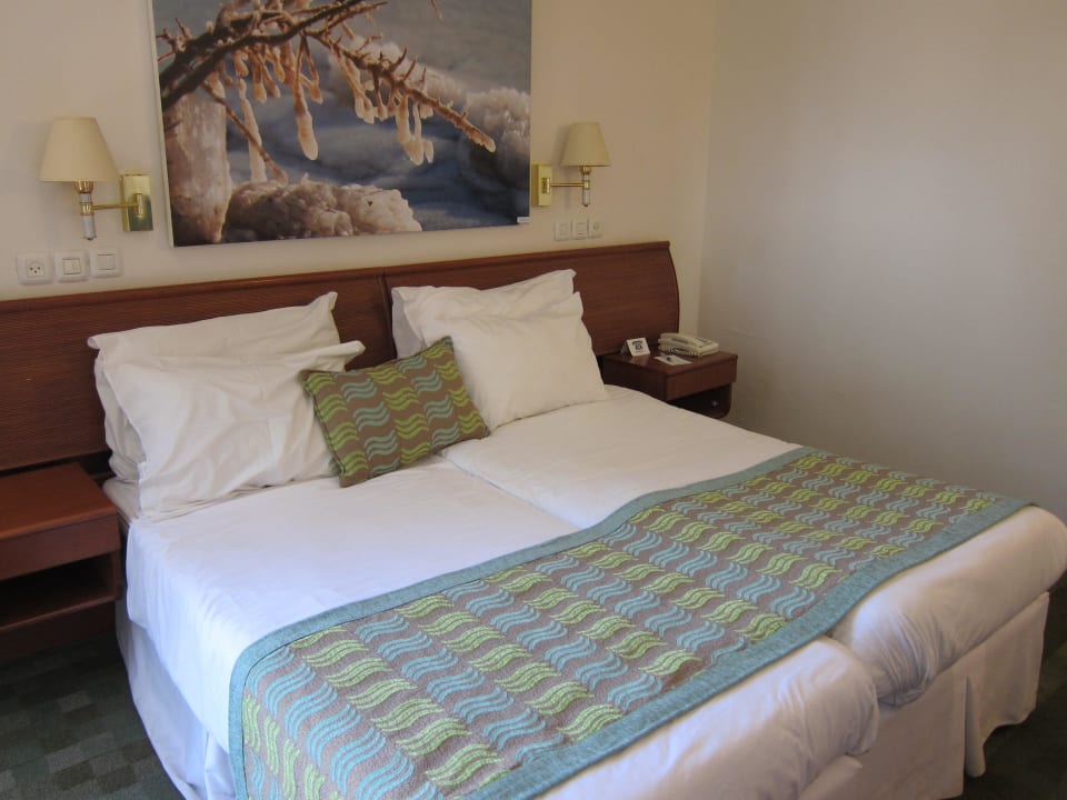 Schlafzimmer Hotel Oasis Dead Sea