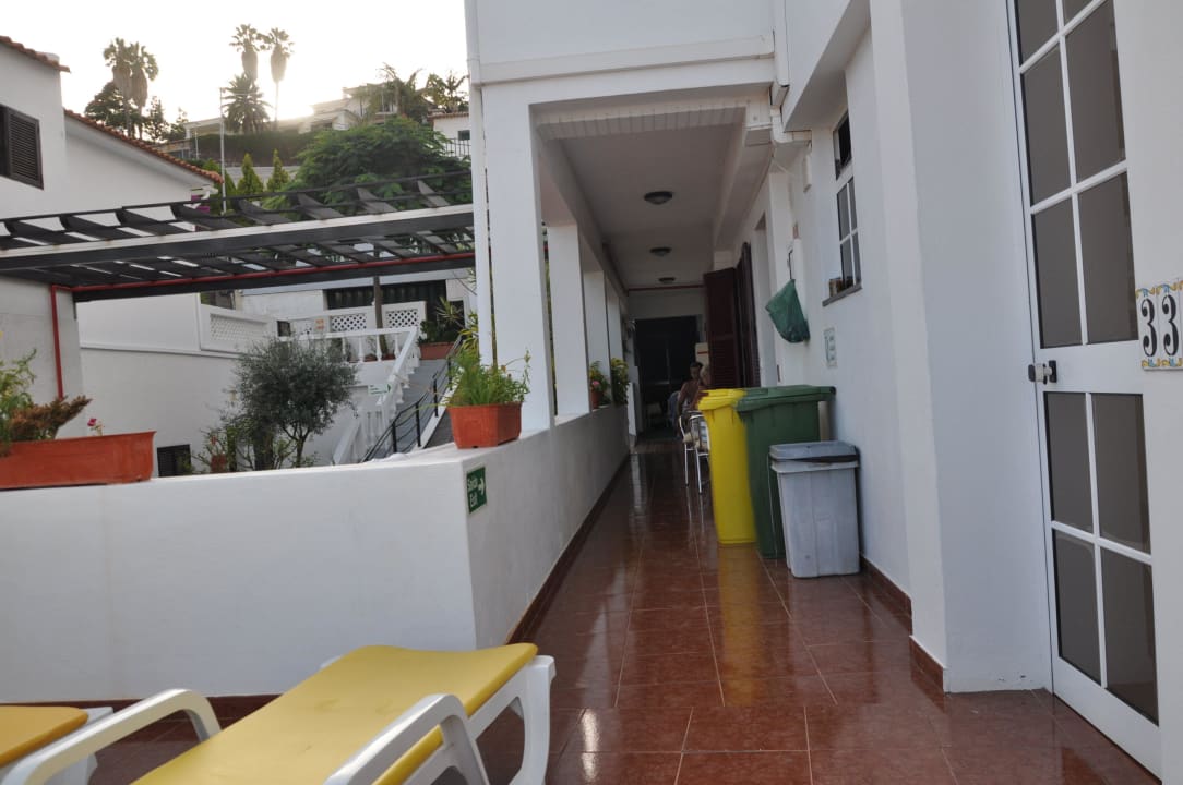 Der Weg zum Pool Residencial Vila Lusitania