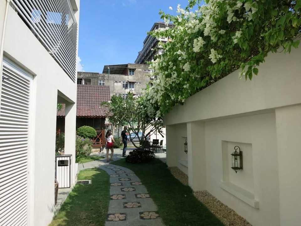 Weg zum Pool The Settlement Hotel