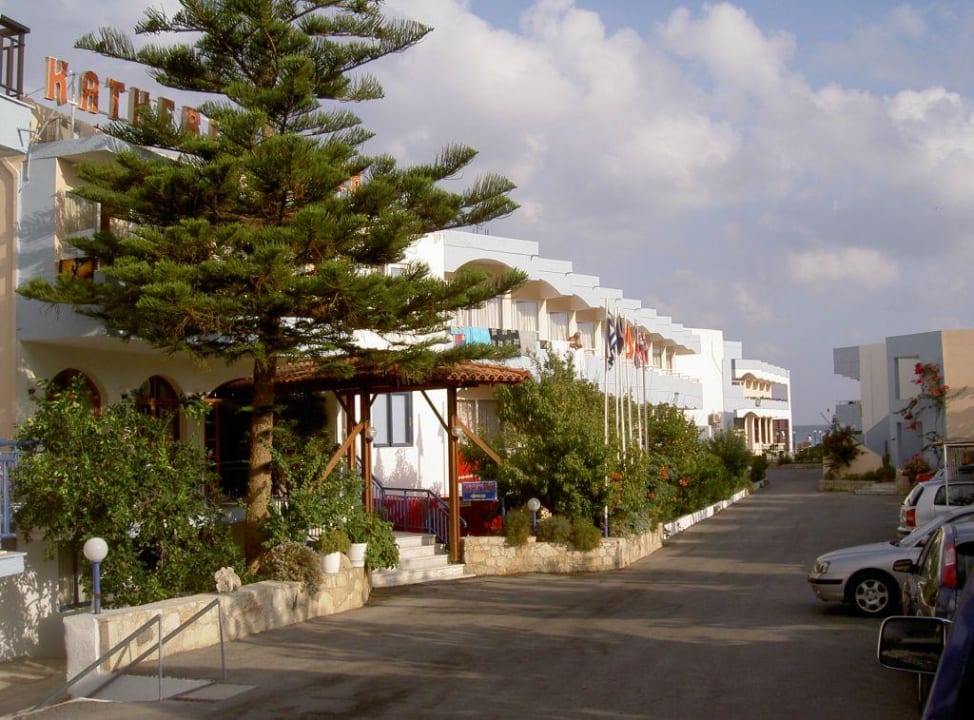 Vor dem Hotel Hotel Kathrin Beach