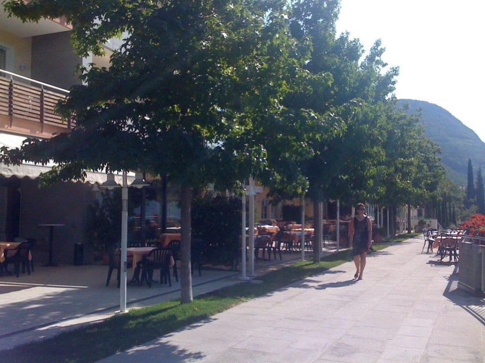 Blick von der Promenade auf das Hotel Hotel Eberle