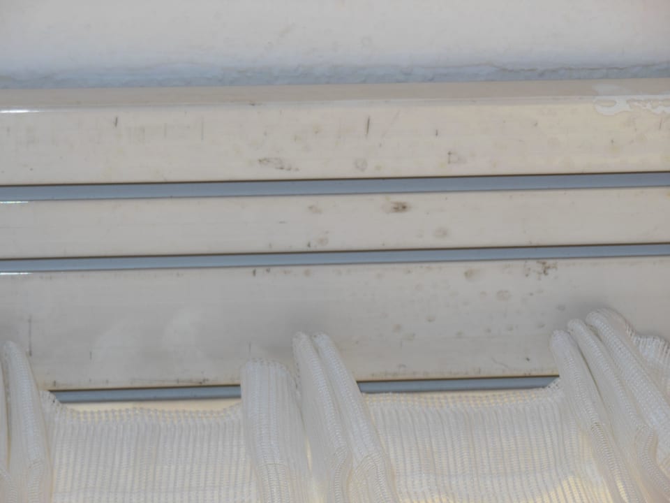 Schimmelige Gardinenstange  Leonardo Hotel Nürnberg