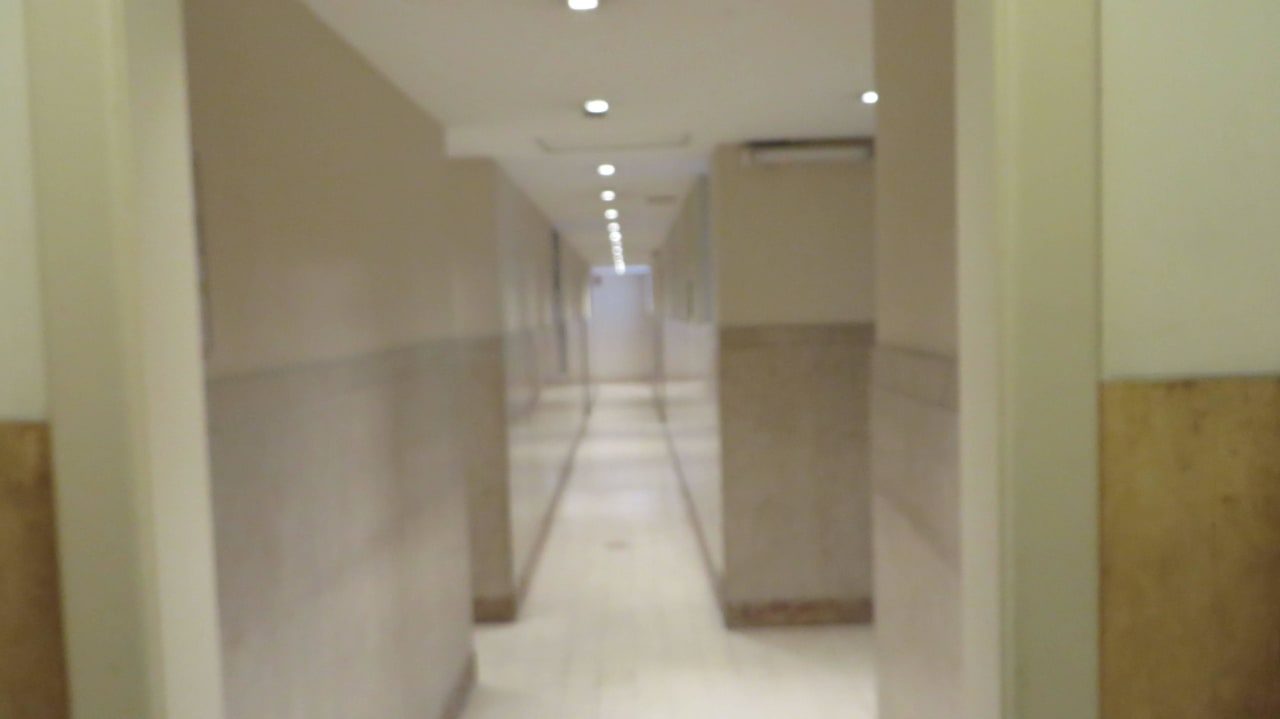 Gang zu den Zimmern wie im Gefängnis Gran Hotel Argentino