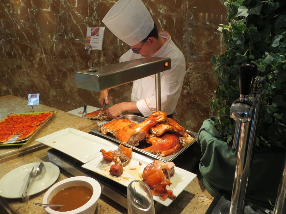 So gut sieht das Abendbuffet nicht immer aus Aparthotel Playa Dorada