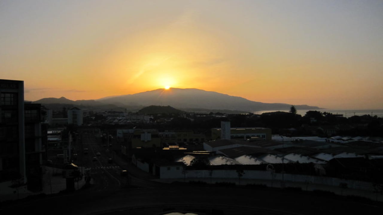 Sonnenaufgang aus Zimmer 400 VIP Executive Azores Hotel