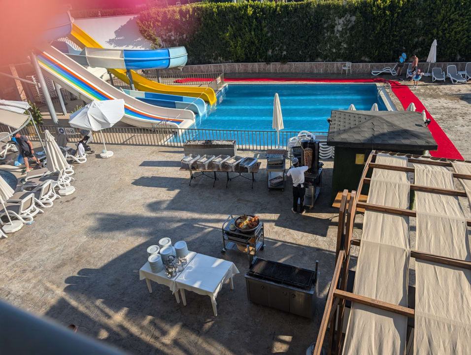 Pool Mary Hotel Side