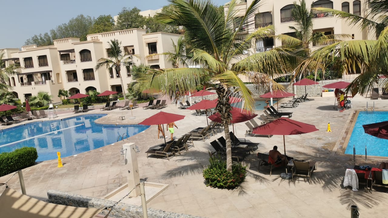 Pool The Cove Rotana Resort