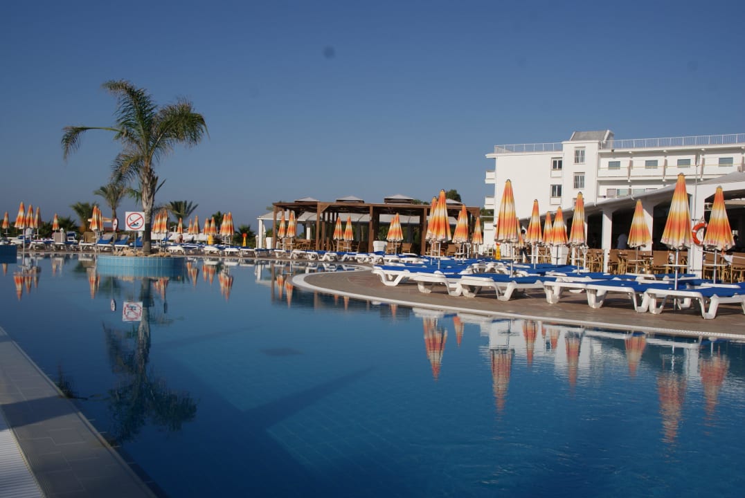 Poolanlage Asterias Beach