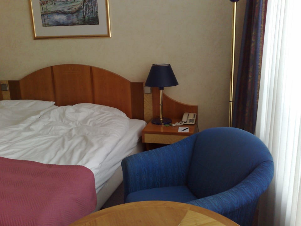 Bett und Sitzecke Lindner Hotel Cottbus