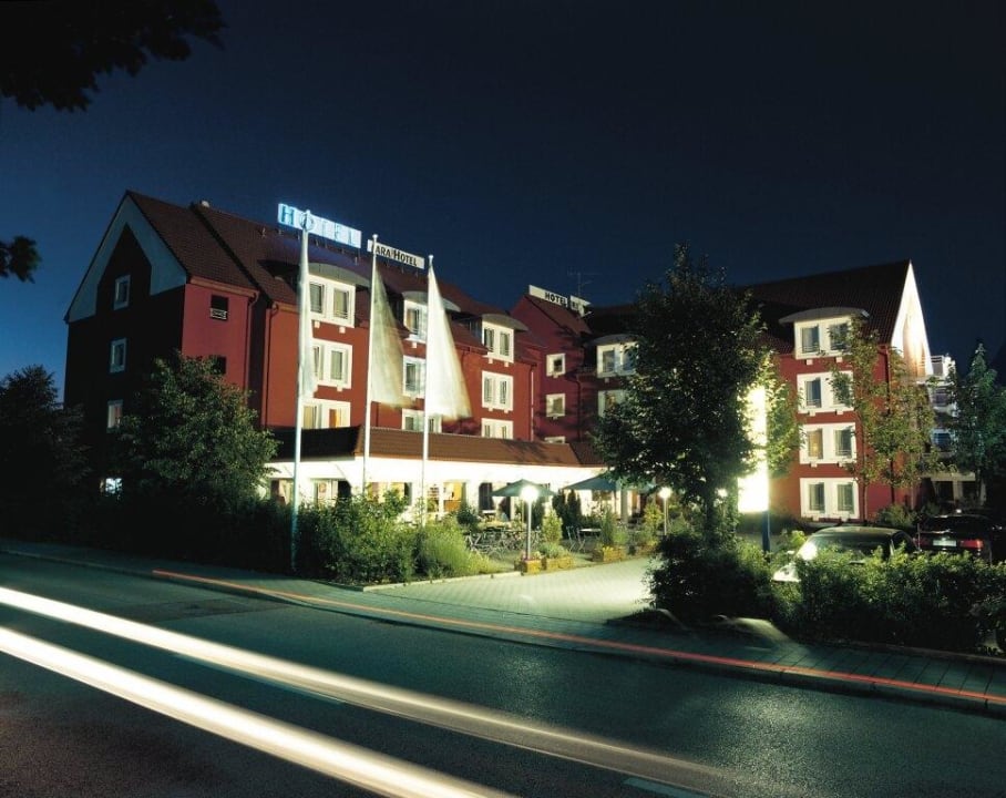 Aussenansicht bei Nacht ARA-Hotel Classic
