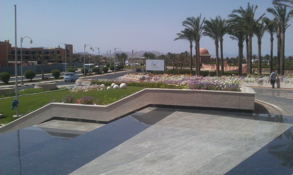 Vor dem Hotel Rixos Sharm El Sheikh Adults Only 18 +