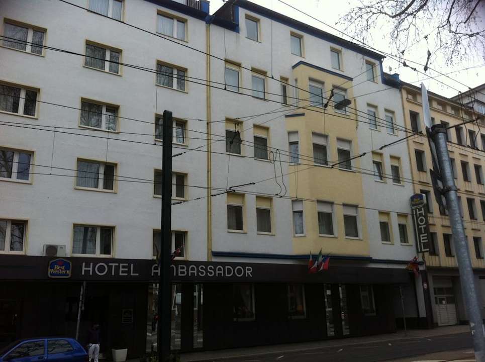 Strassenansicht Best Western Ambassador Hotel