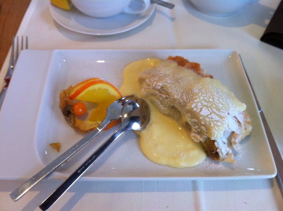 Hausgemachter Apfelstrudel beim Frühstück Ritzenhof – Hotel und Spa am See