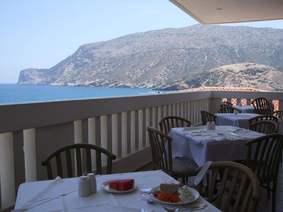 Mittagessen auf der Terrasse Fodele Beach & Water Park Holiday Resort