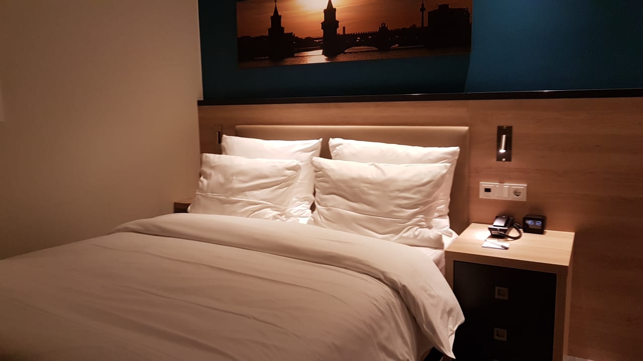 Zimmer Hampton by Hilton Berlin City Centre Alexanderplatz