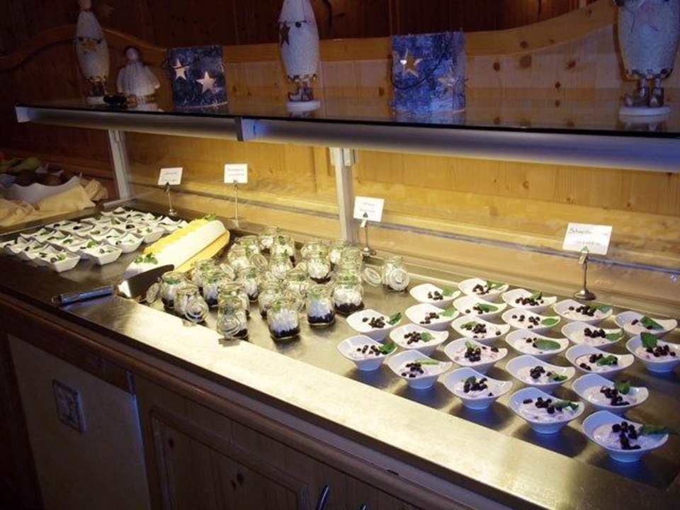 Nachspeisenbüffet am ersten Abend Alphotel Tyrol