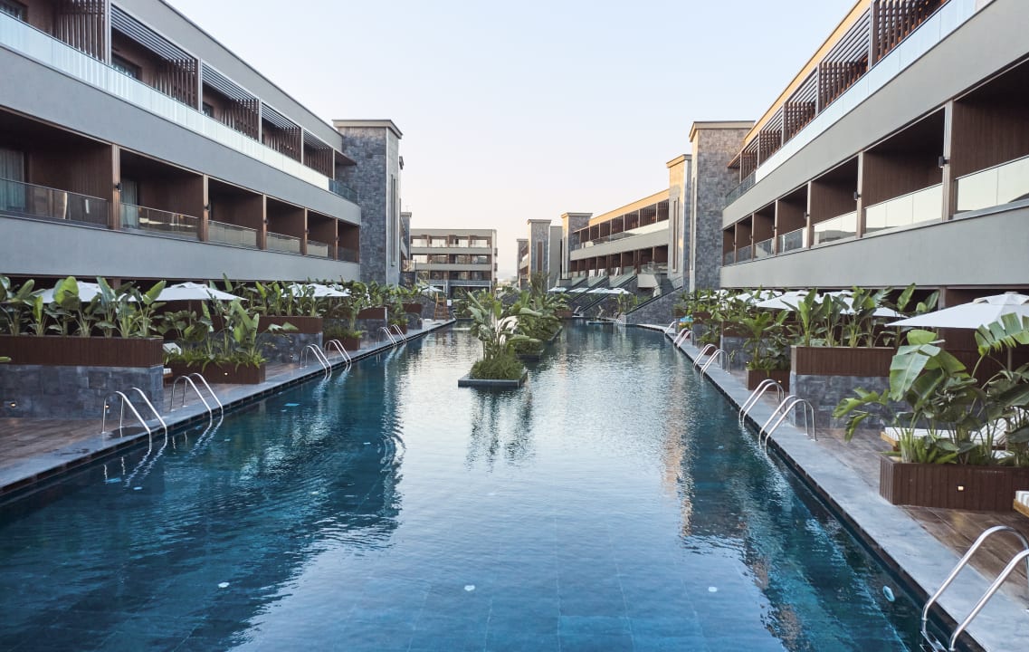 Pool Jacaranda Luxury Resort