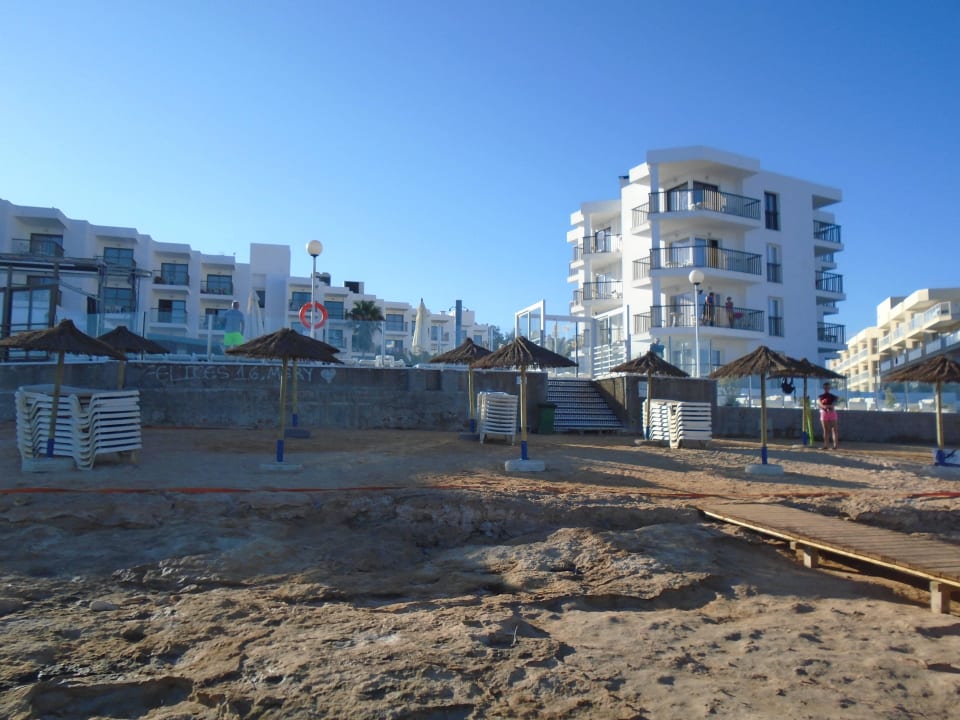 Blcik auf Hotelstrand Nereida Aparthotel