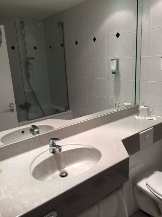 Badezimmer Fletcher Hotel-Restaurant Arnsberg-Sauerland