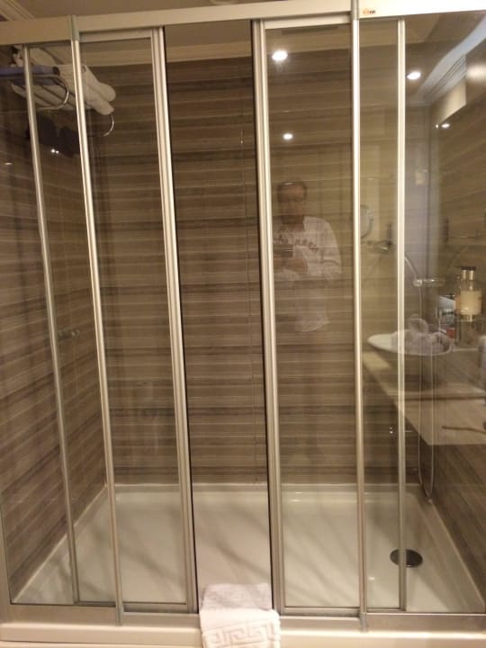 Bad vom Zimmer 6005 Hotel Delphin Imperial