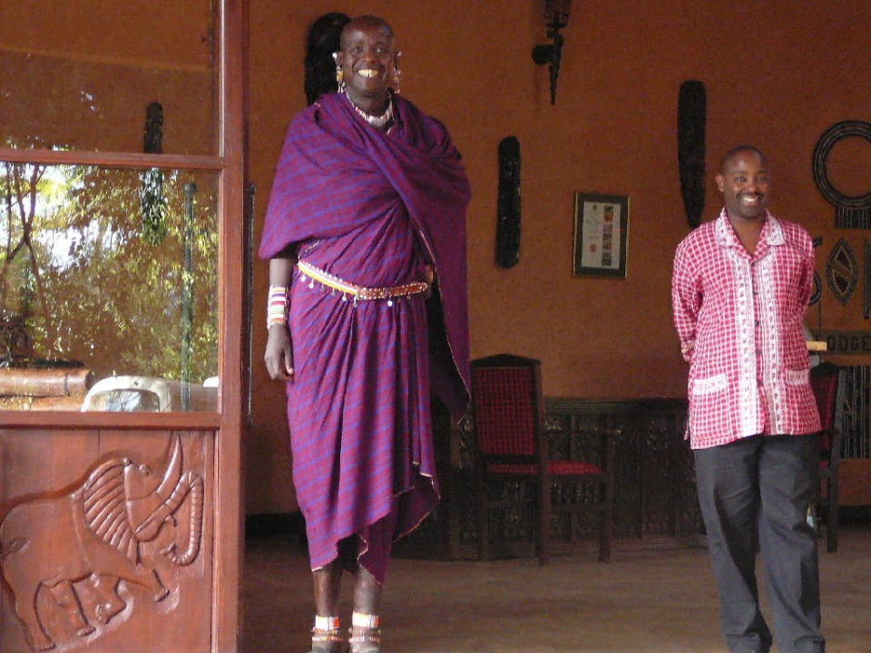 Riesengroßer Massai Hotel Amboseli Sopa Lodge