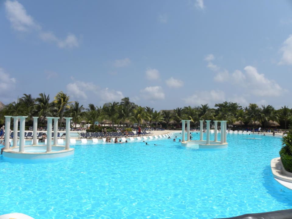 Eine der beiden grossen Poollandschaften TRS Yucatan Hotel - Adults only