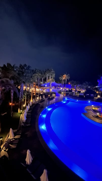 Pool Kamelya Aishen Club