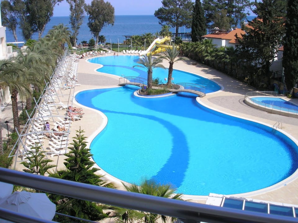 Blick vom Zimmer auf den Pool  DoubleTree by Hilton Antalya-Kemer