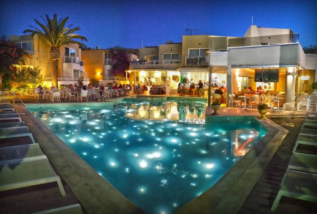 Nachtbeleuchtung am Pool!!! Nefeli Hotel Rethymno