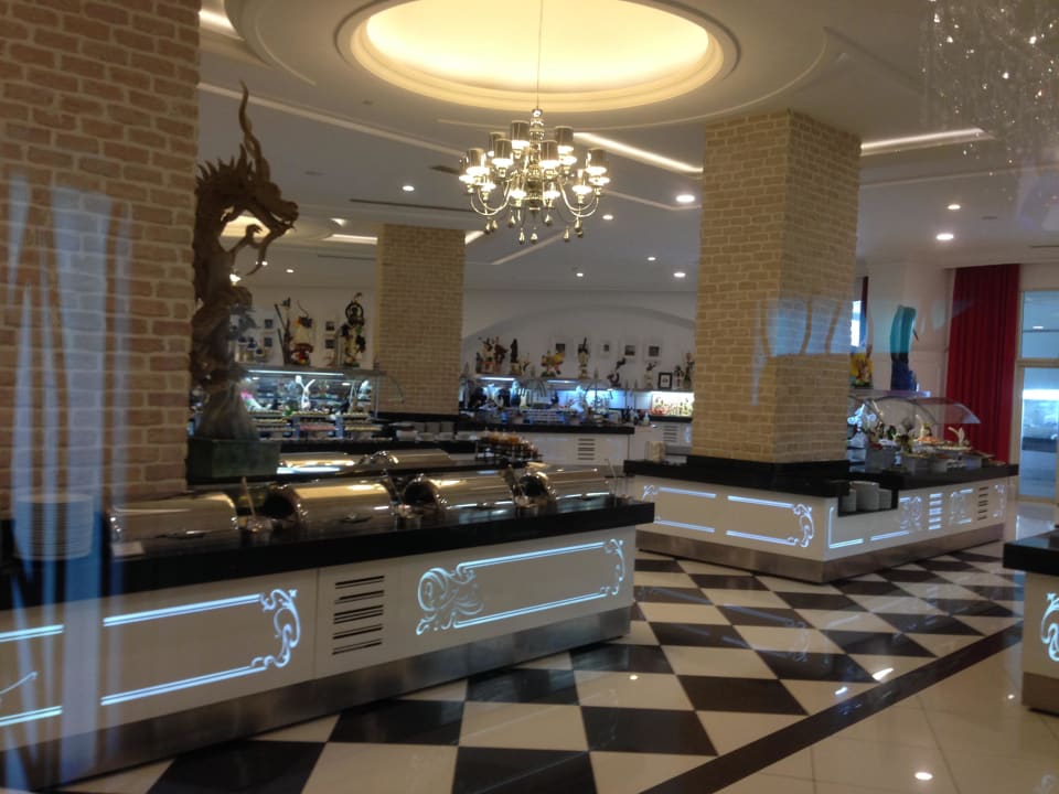 Büffet vor dem Sturm Hotel Delphin Imperial